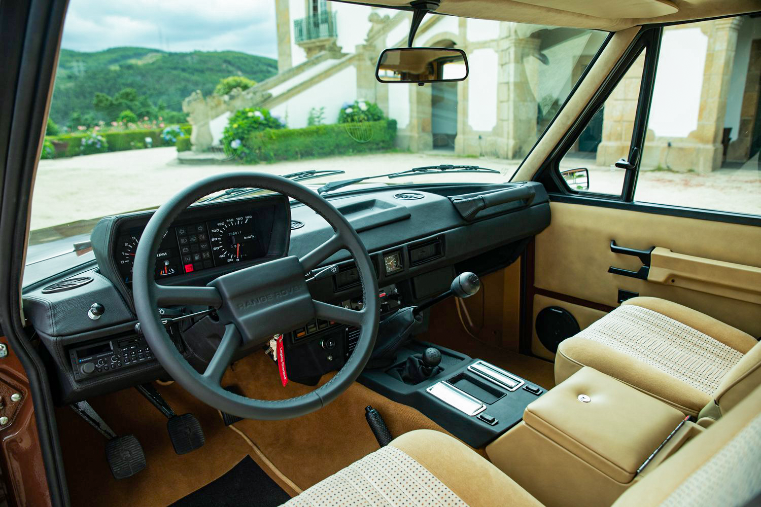 The Art of Restoring a Range Rover Classic: Craftsmanship